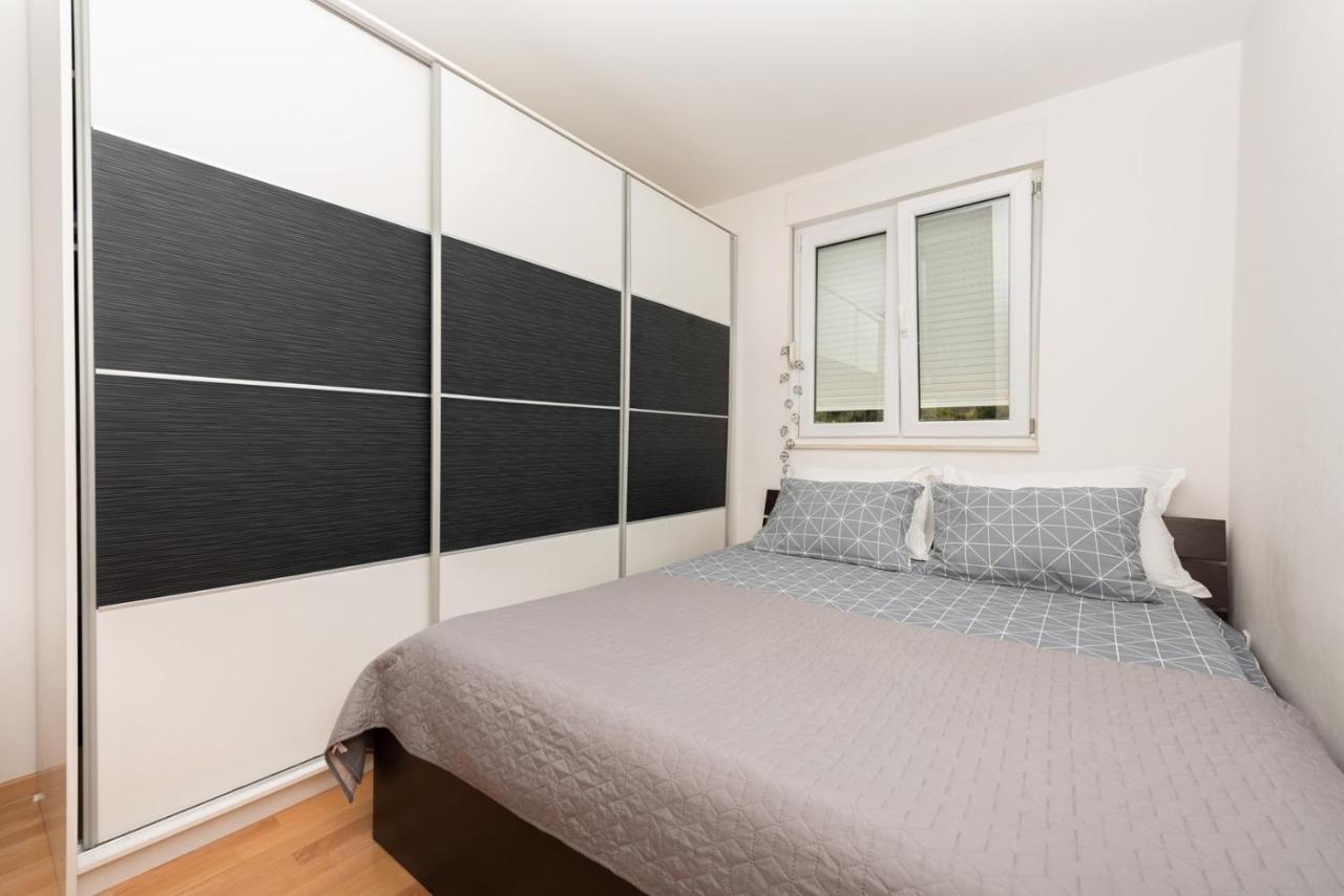 Apartment Sea View In Makarska, Free Parking Bagian luar foto